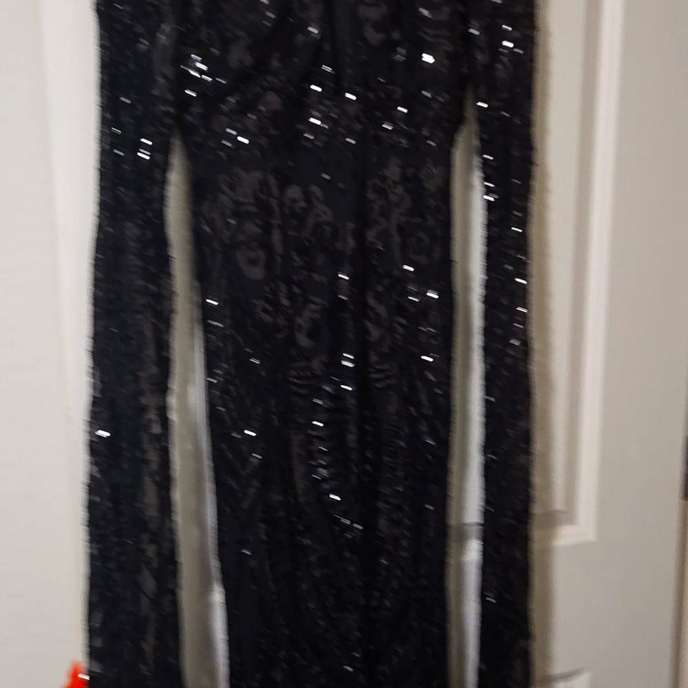Fashion Nova Sequined Maxi Gown Black Size- L. Worn once.